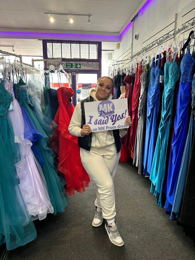 MK-Prom Pleased with the selection, (2)